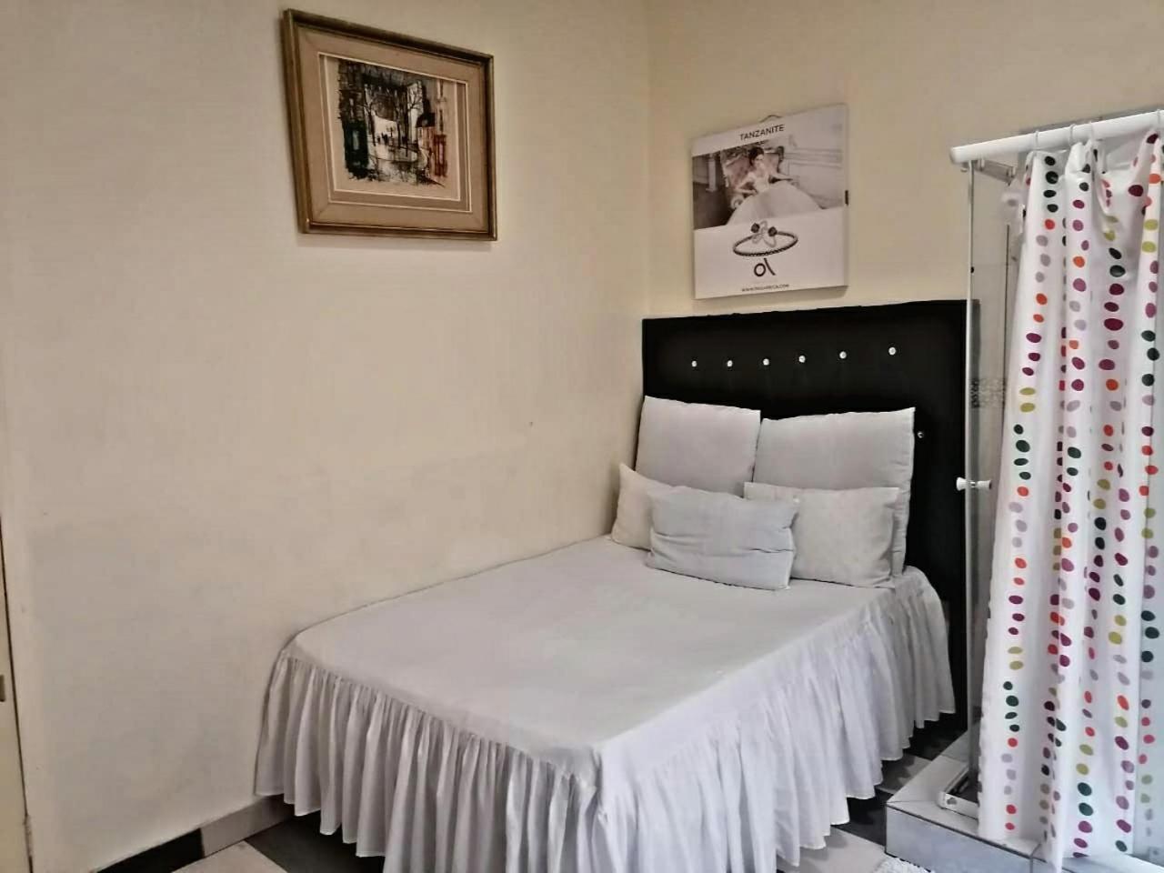 Valleycenter Guesthouse Йоханесбург Екстериор снимка